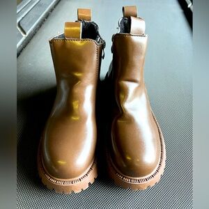 Girls boots size 34 and 35